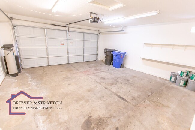 Building Photo - 4962 E Holmes Ave