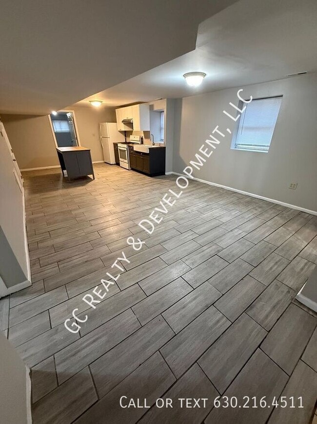 Building Photo - 2144 W Estes Ave