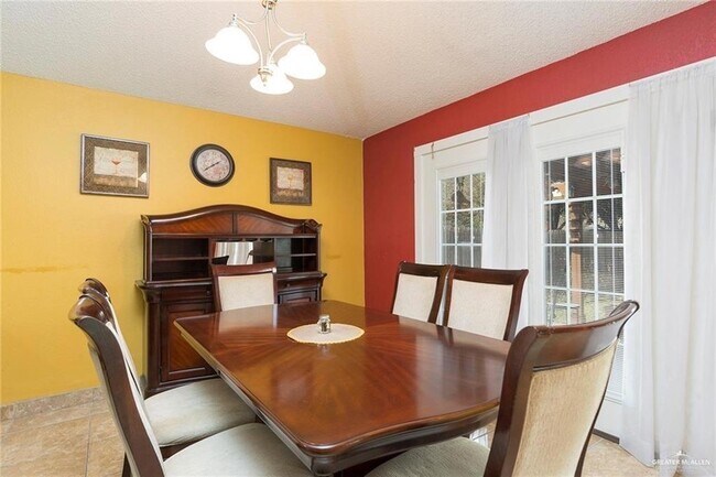 Building Photo - 1801 Crown Pointe Blvd