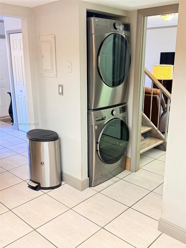 Building Photo - 6621 SW 116th Pl