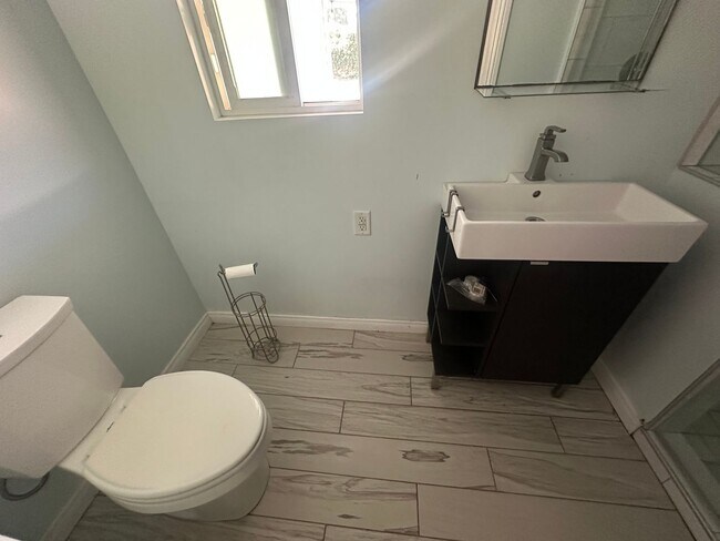 Building Photo - Beautiful 3-Bedroom + Bonus Sunroom Home for Rent – Norwalk, CA