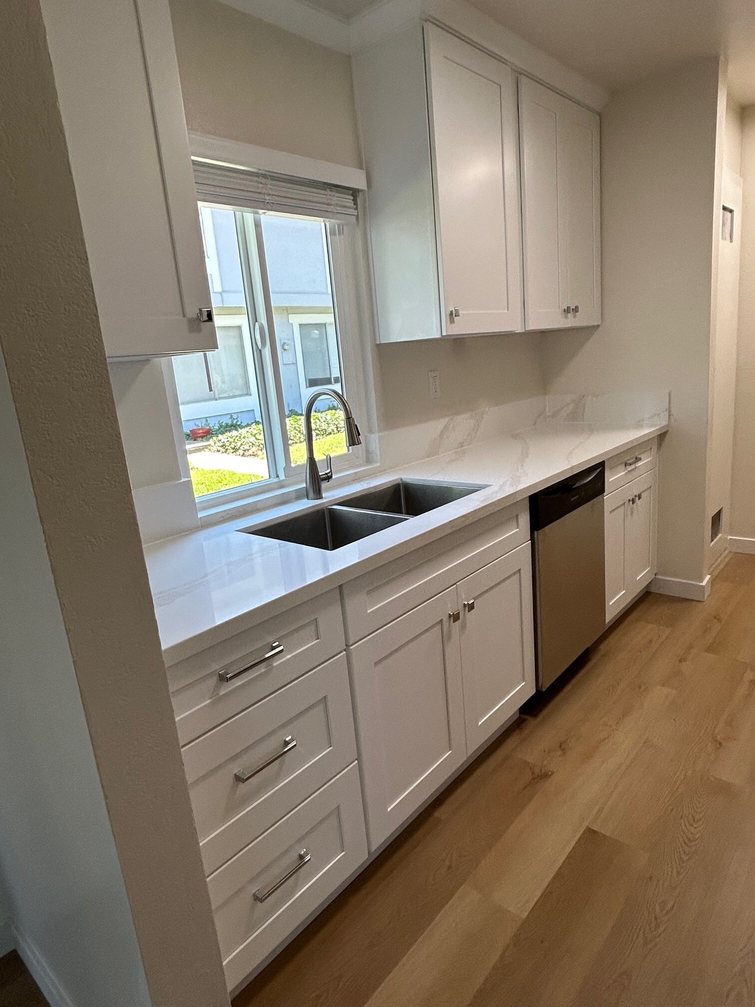 new cabinets with quarts top - 4910 Lowry Rd