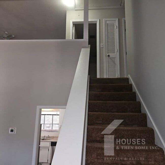 Building Photo - 28 Shore Dr