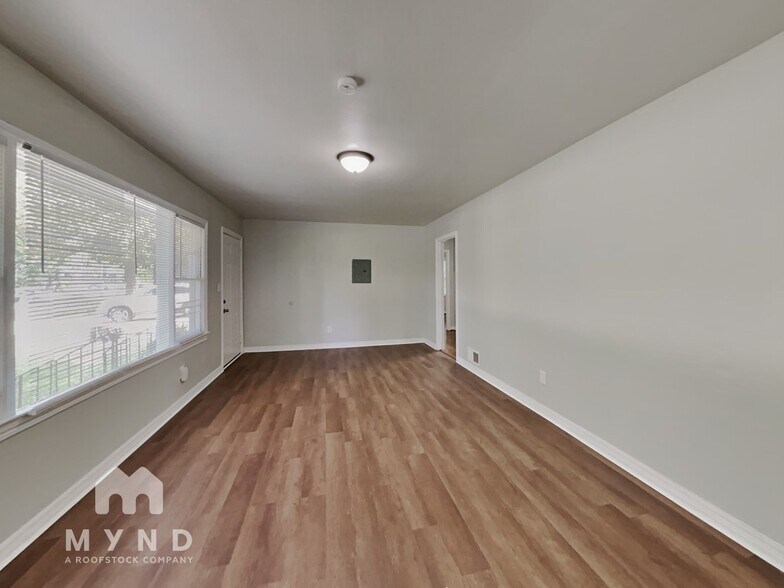 Building Photo - 1329 5 Mile Rd