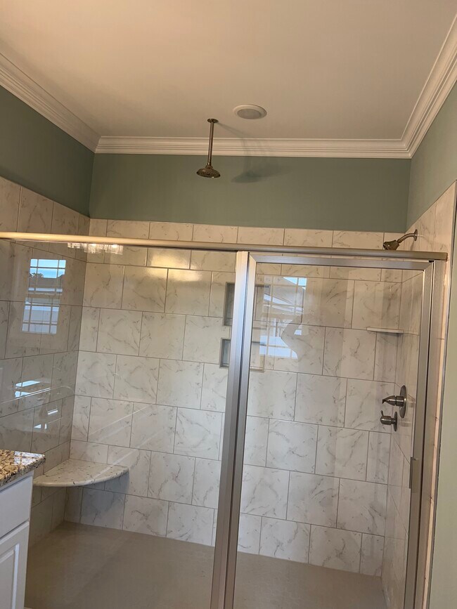 Master Bath - 217 Braylock Dr