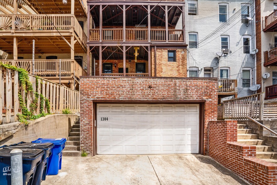 Garage - 1304 Belmont St NW