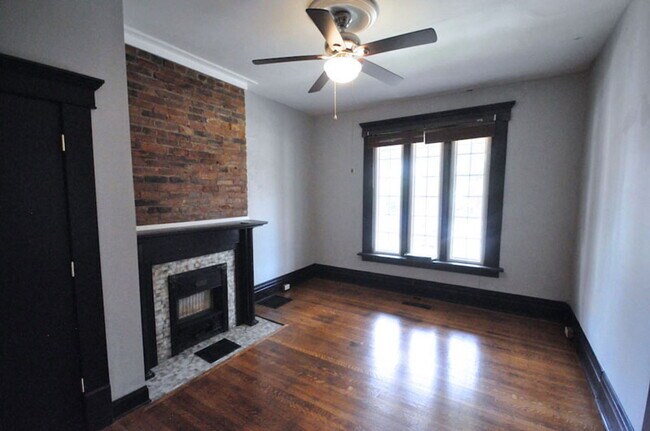 Building Photo - 131 W 8th Ave