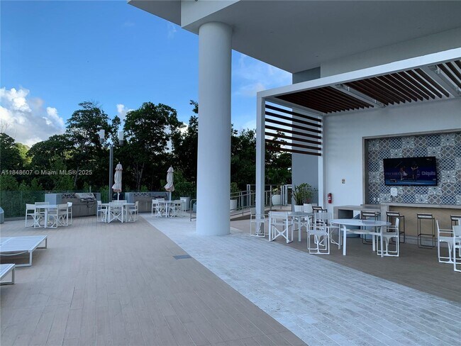 Building Photo - 16385 Biscayne Blvd