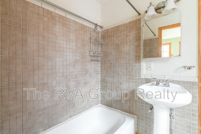 Building Photo - 1613 S Meadow St