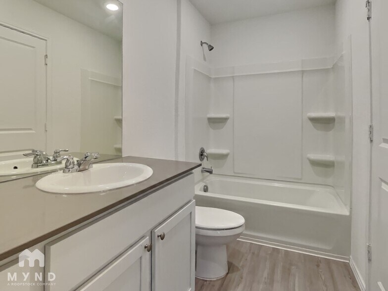 Building Photo - 14521 Payton Flts