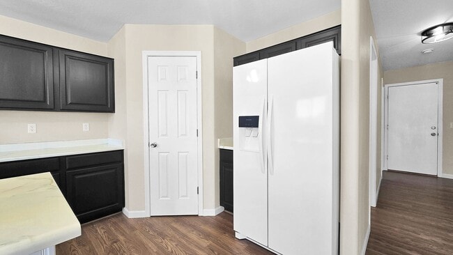 Building Photo - Newly remodeled interior! Excellent price!