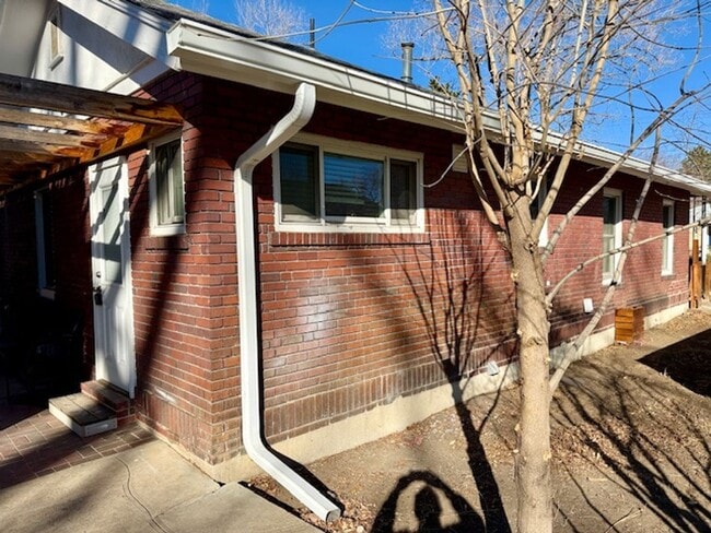 Building Photo - Upgraded Brick Ranch