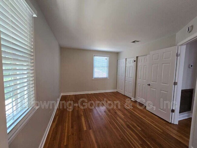 Building Photo - 927 Neuhoff Ln