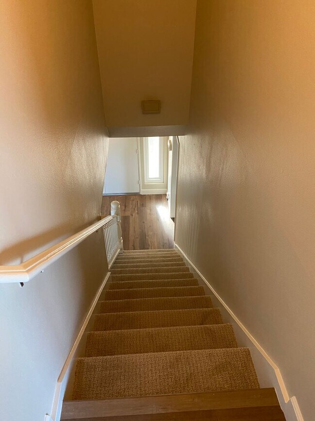 Building Photo - Updated 5 Bed, 3 Bath in Lomas Santa Fe Hi...