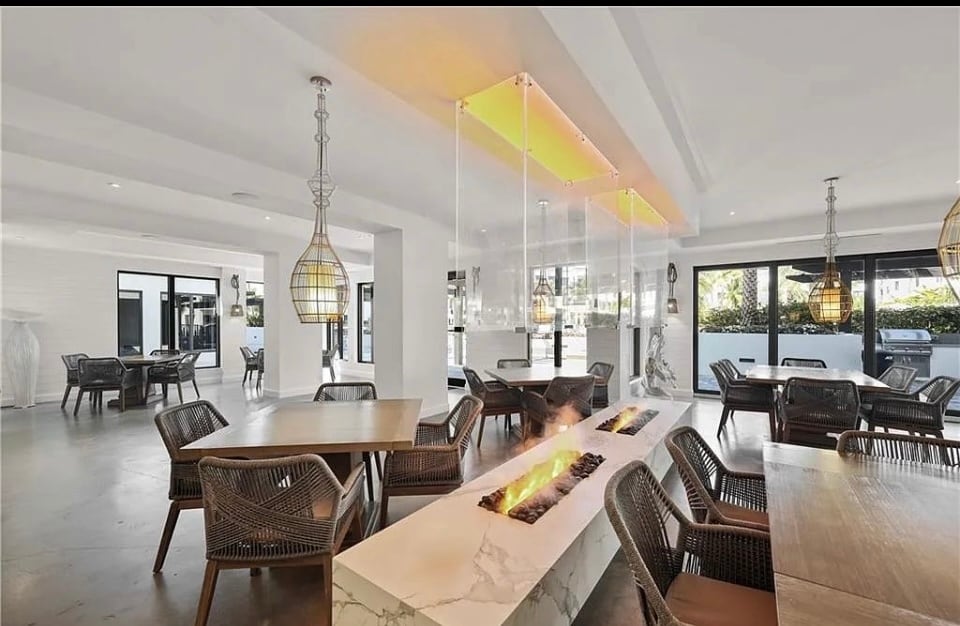 Social room - 1111 Central Ave