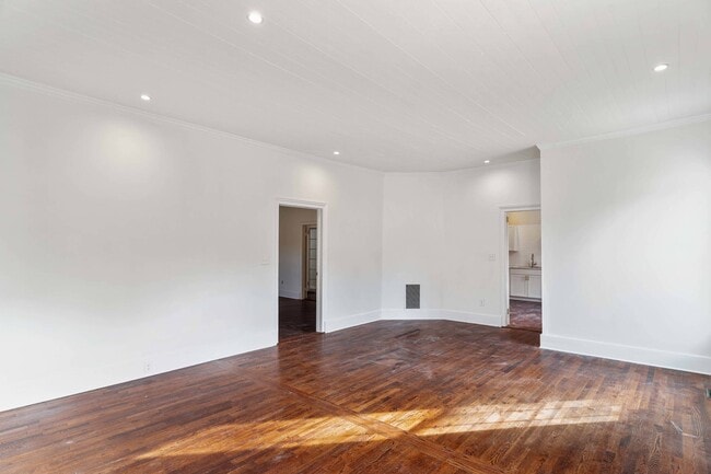 Building Photo - 2054 Walton Wy