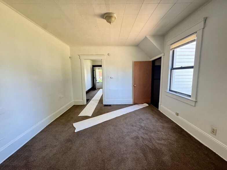 Building Photo - 1538 Woodland Ave NW
