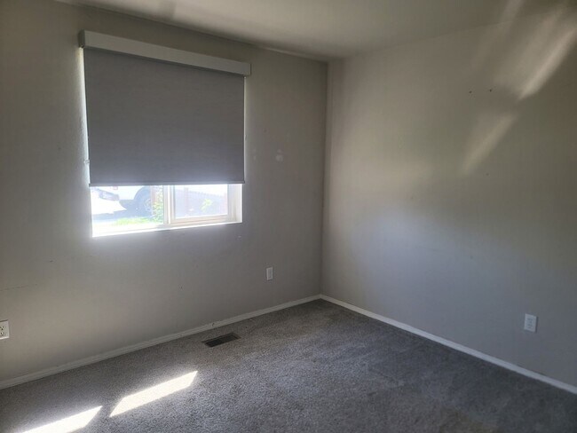 Building Photo - Bright & Beautiful 3-Bed, 2-Bath Home with...