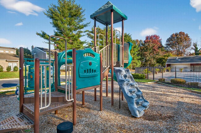 Building Photo - 14 Carol Ct