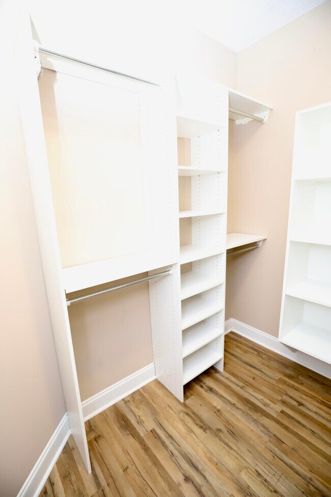 Building Photo - 1855 Beachforest Way