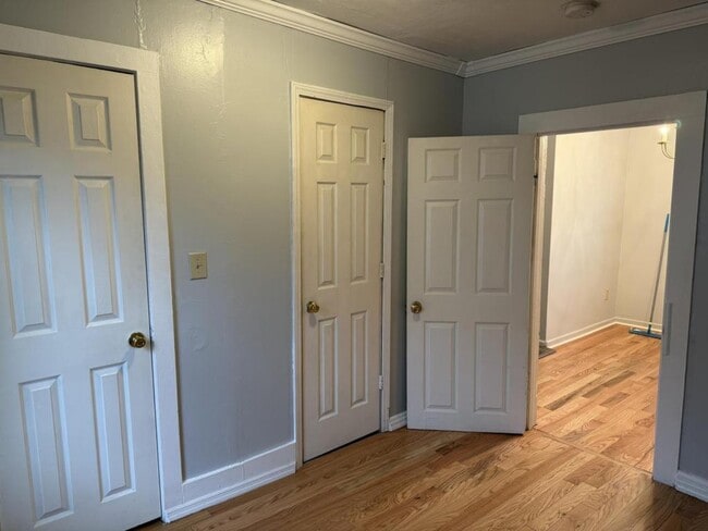 Building Photo - 1406 E Fairview Ave