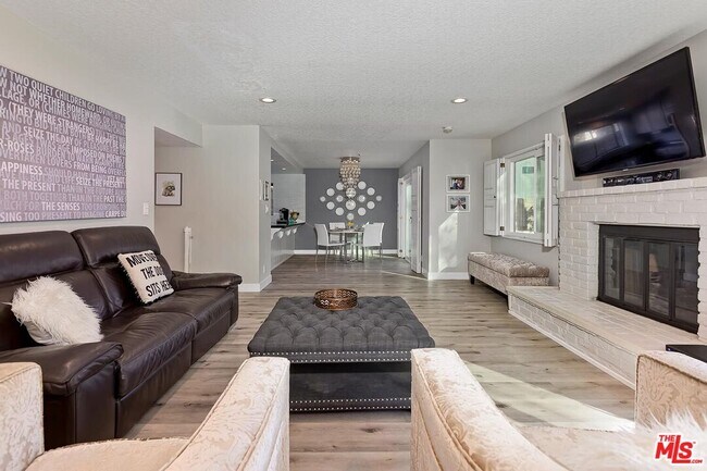 Building Photo - 10754 Garland Dr