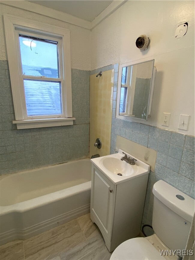 Building Photo - 235 High St