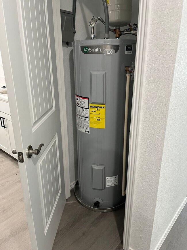 Building Photo - COX-POPLAR ST