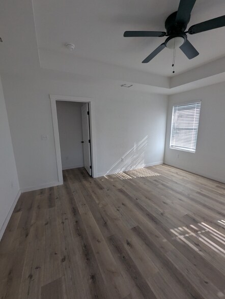 Building Photo - 913 Olive St