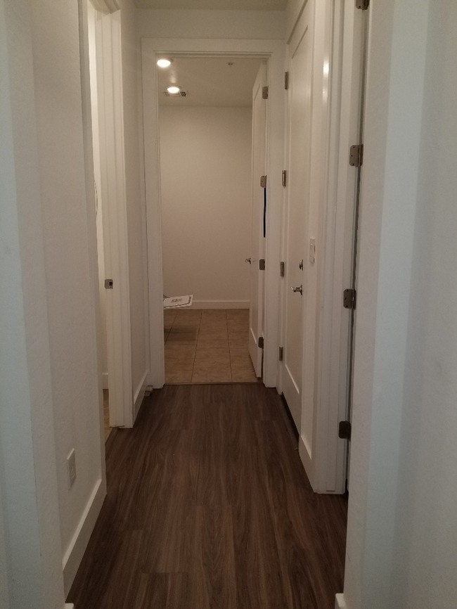 Building Photo - AMAZING TOWNHOME IN MCQUEEN AND OCOTILLO