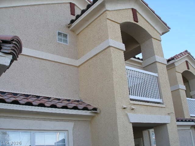 Building Photo - 5855 Valley Dr