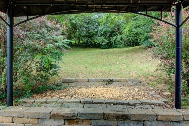 Building Photo - Beautiful Donelson Cottage With Private Fenced Yard