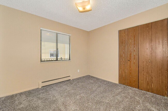 Building Photo - 6702 Dublin Loop W