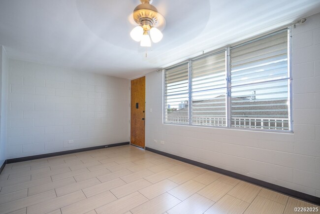 Building Photo - AVAILABLE NOW! UPGRADED 1BR/1BA/1PKG UNIT ...