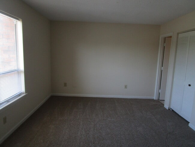 Building Photo - 251 Rast St