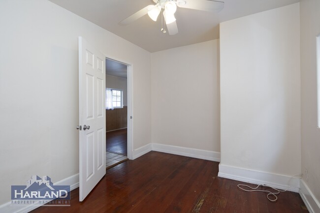 Building Photo - 1032 S Evans St