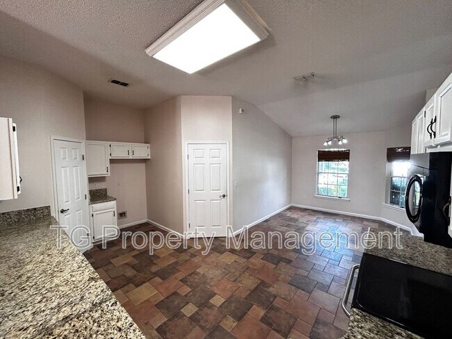 Building Photo - 1449 Blue Heron Ln N