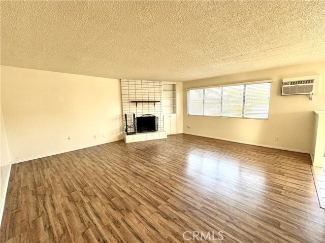 Building Photo - 2591 Hayes Dr