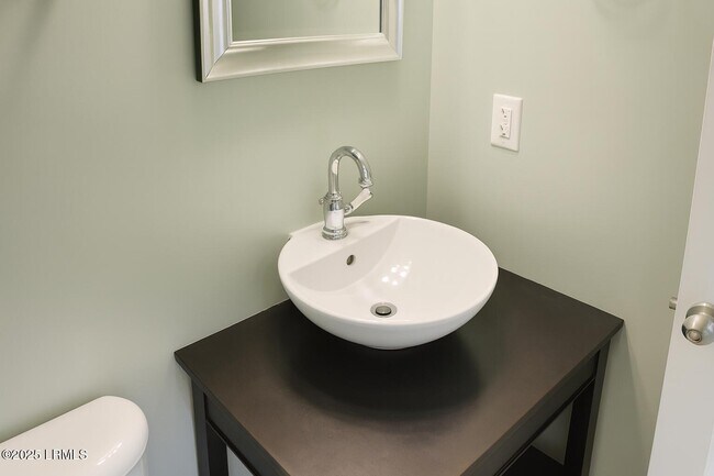 Building Photo - 23 Market