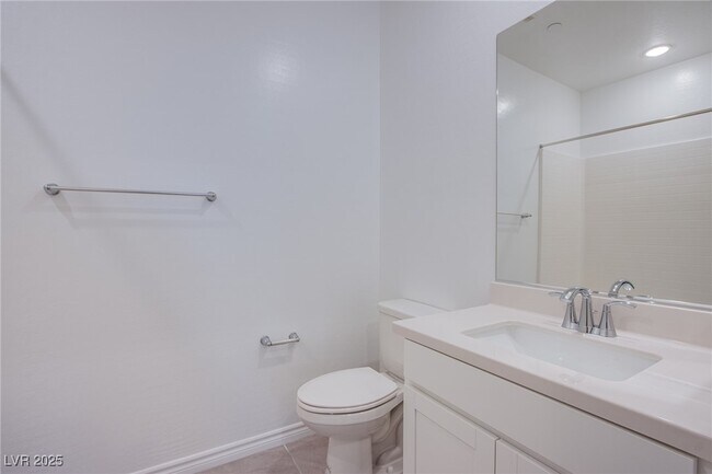 Building Photo - 2555 Hampton Rd