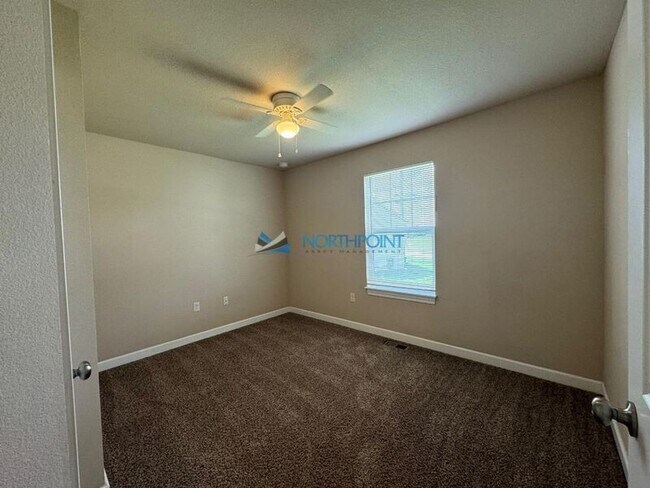Building Photo - 815 Raven Court