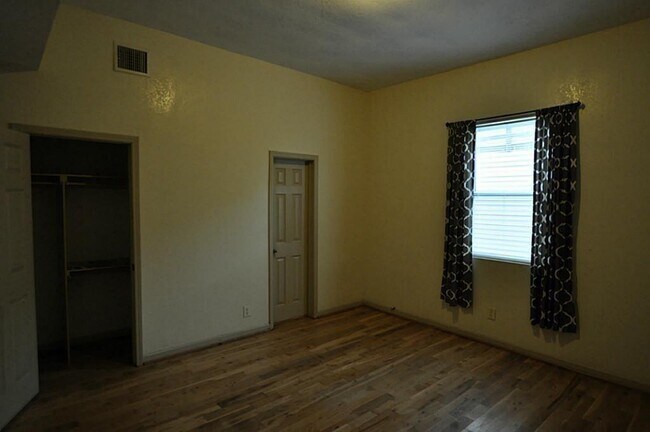 Building Photo - 2107 Avenue O 1/2 Ave