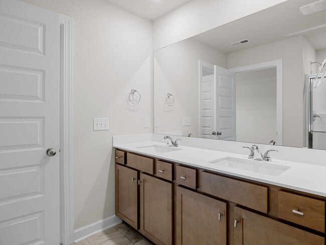 Building Photo - Modern Comfort Meets Southern Charm – New ...