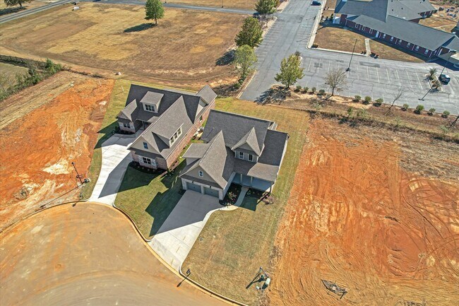 Building Photo - NEW Move in Ready Home!