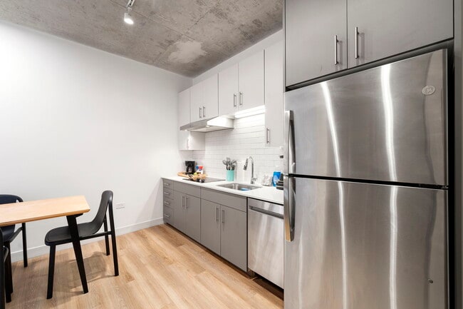 Building Photo - Cozy Studio Suite, Steps from River North & Shops