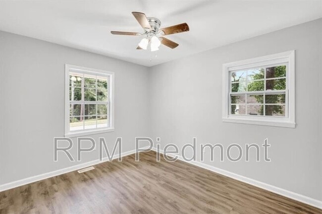 Building Photo - 2966 Fern Valley Dr SW