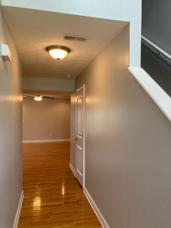Building Photo - 141 Twin Lakes Dr