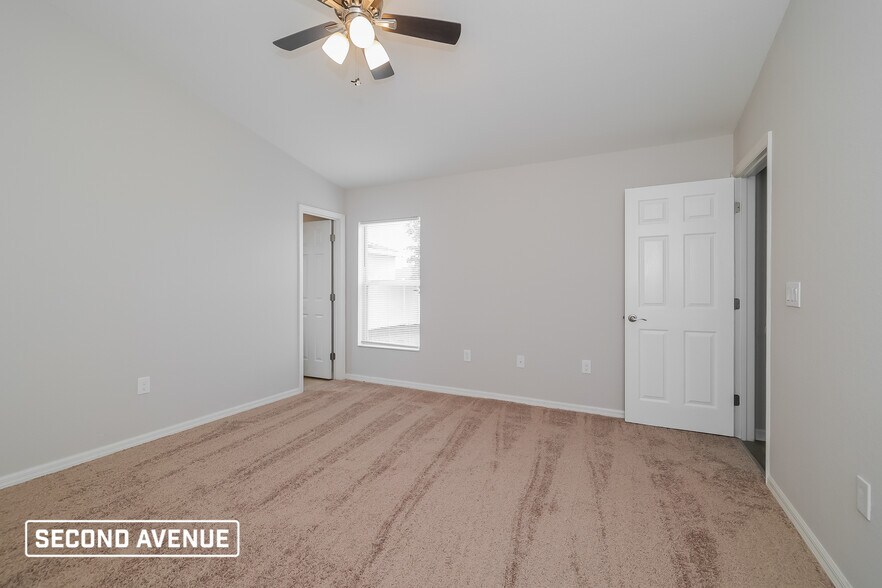 Building Photo - 2041 Horse Creek Ln