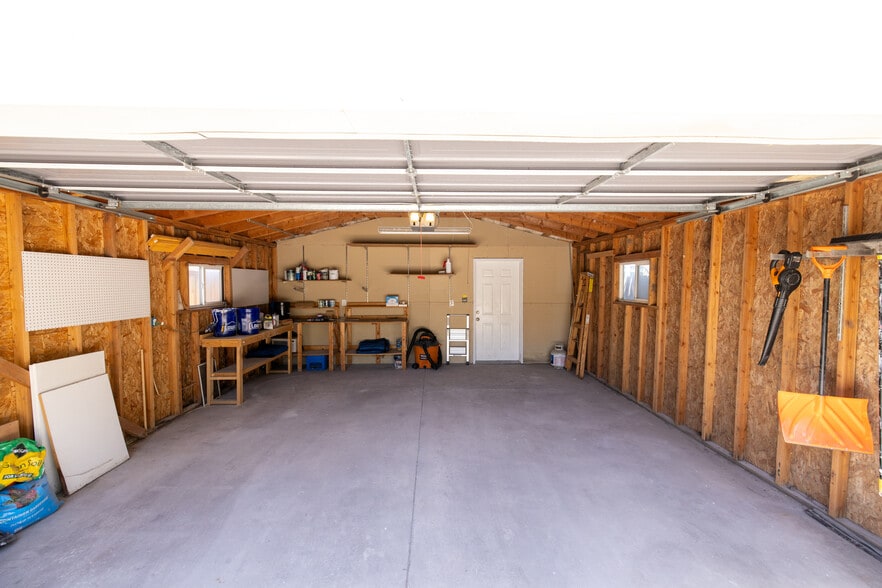 2 car garage - 1745 Lake St