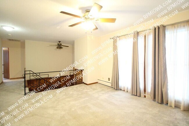 Building Photo - SCREENED PORCH!! 3 Bedroom, 1.5 Bath Home ...